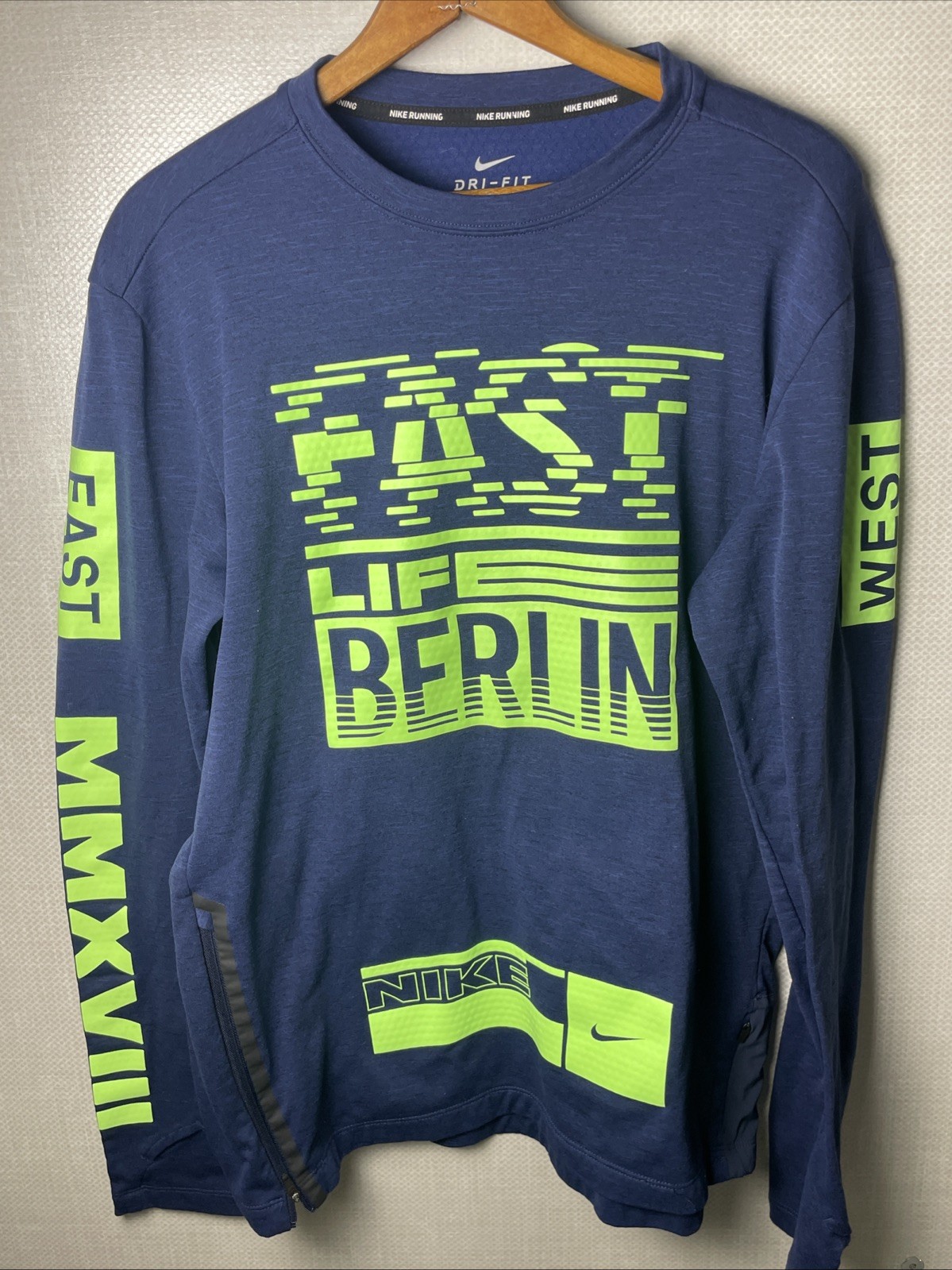Nike Running Fast Life Berlin Sweatshirt Mens Medium Running Marathon Thermal gallery