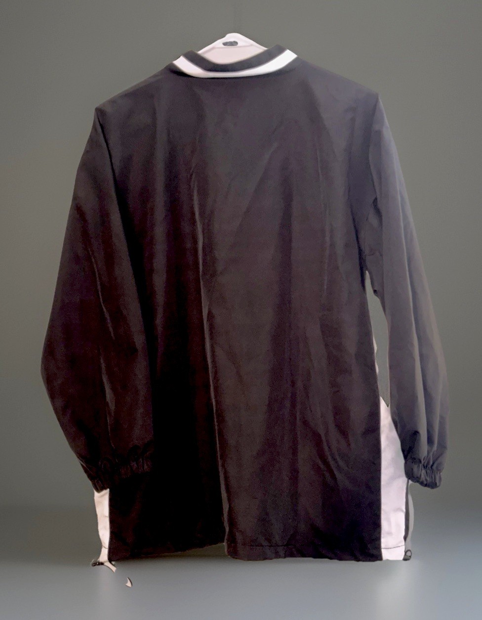 Iaey Men's Size Small Black Long Sleeve V-Neck Drawstring Waist Windbreaker gallery