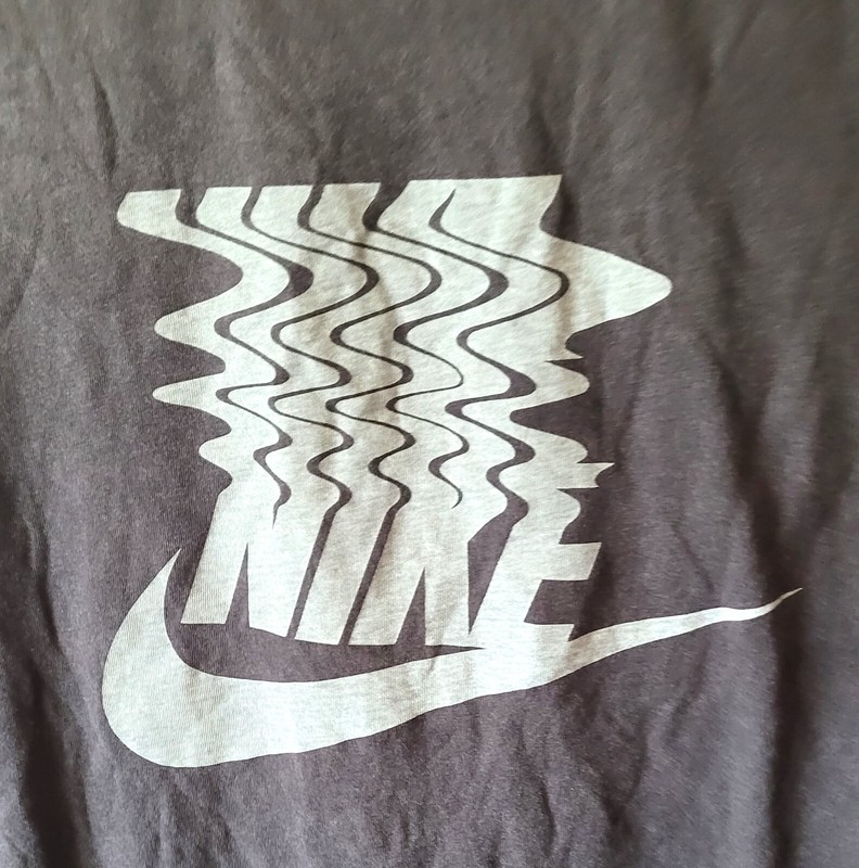 New with Tag Nike Standard Fit Men's Casual Wear Regular Tee Shirt Gray Small gallery