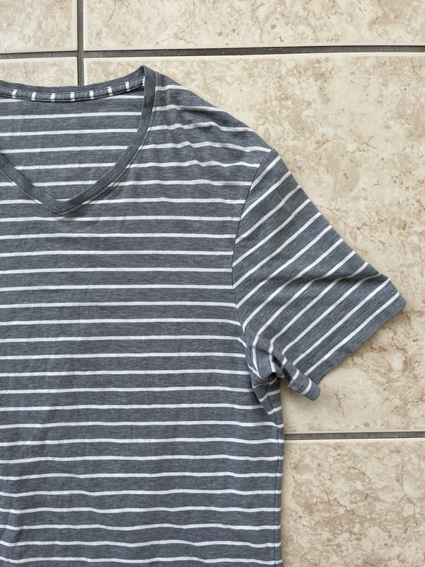 Lululemon Basic Tee Men’s Short Sleeve Gray Medium Stripe Classic V-Neck T-Shirt gallery