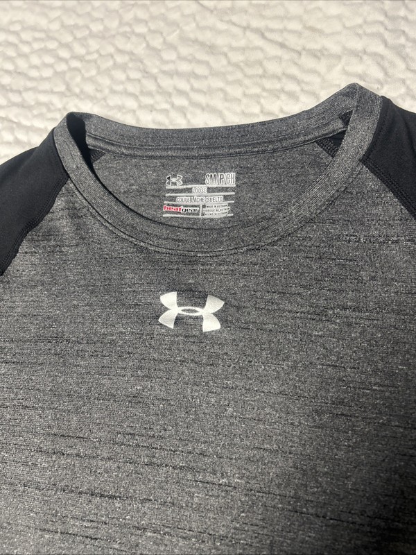 UnderArmor Men's Grey And Black Long-Sleeved Heatgear shirt Size small gallery