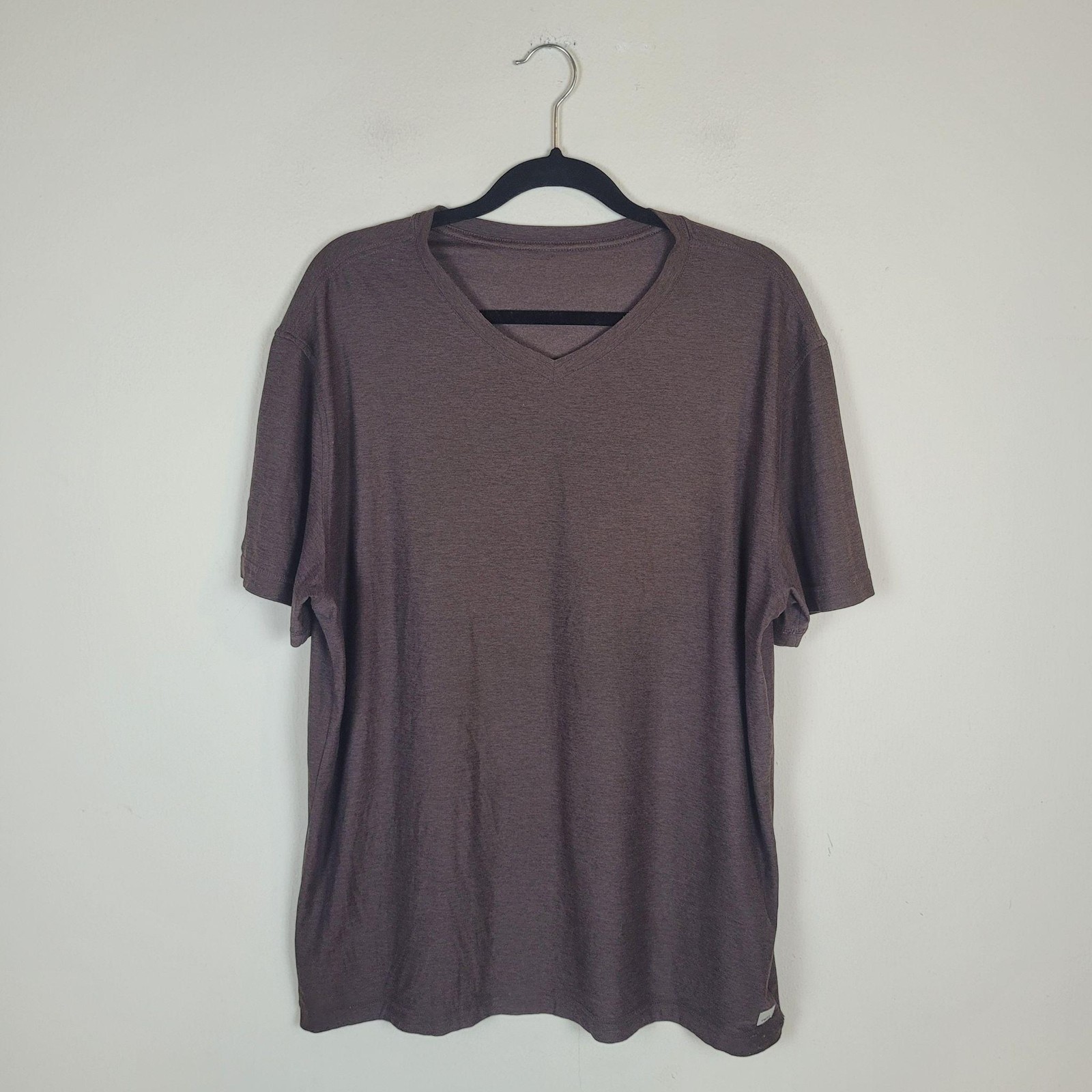 Vuori Tee XL V-Neck Short Sleeve T-Shirt Brown Casual Lightweight Soft V1032 gallery