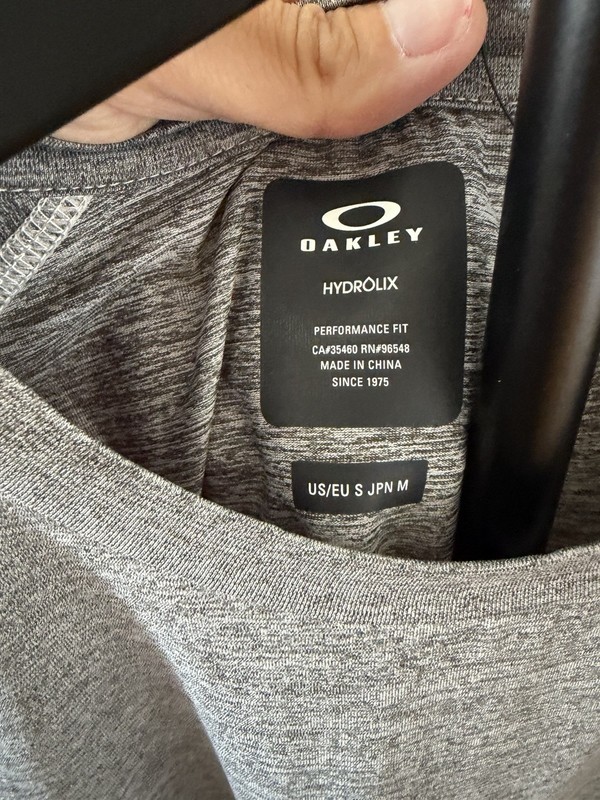 Oakley Hydrolix Performance Fit Long Sleeve Crew Neck Tee Gray/White Men's S gallery