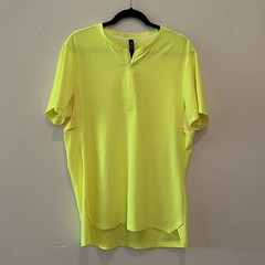 Lululemon Shirt Men’s Large Vented Tennis Short Sleeve Yellow 1/4 Zip Run Gym