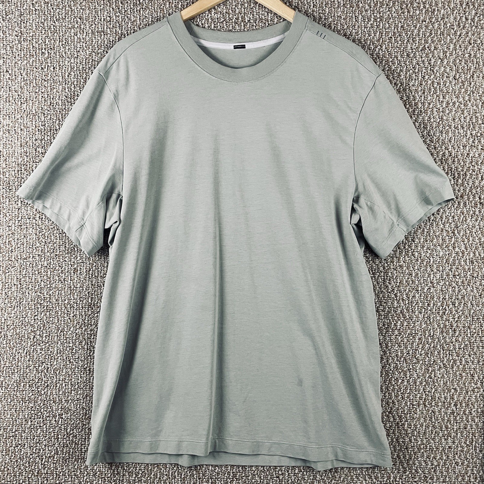 Lululemon Shirt Men's L/XL Base Layer Short Sleeve Pullover Lightweight F365 gallery