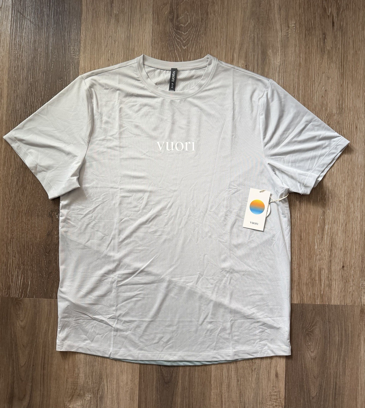 Vuori Short Sleeve Viewpoint Performance Tee 2.0 Sky Grey Sz XL V1113-P NWT gallery