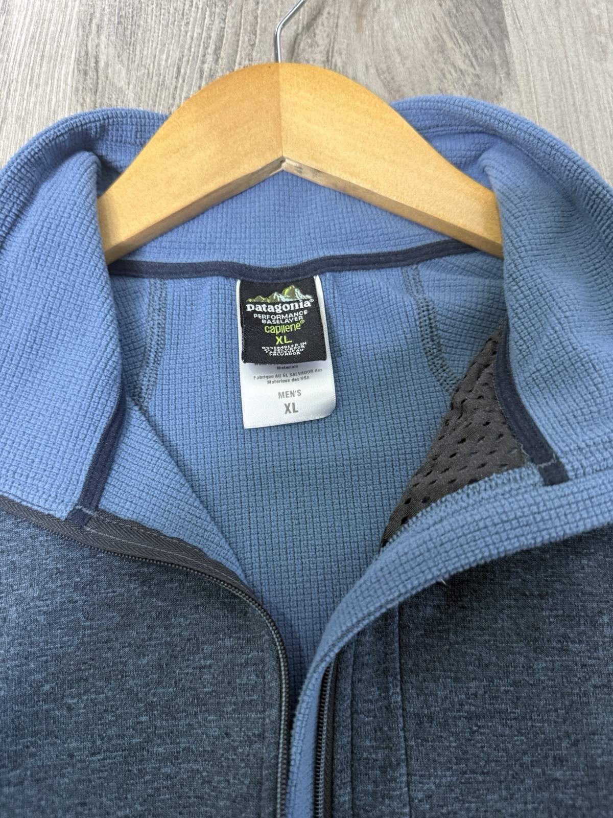 Patagonia Capilene Thermal Performance Blue 1/4 Zip Baselayer Pullover Mens XL gallery