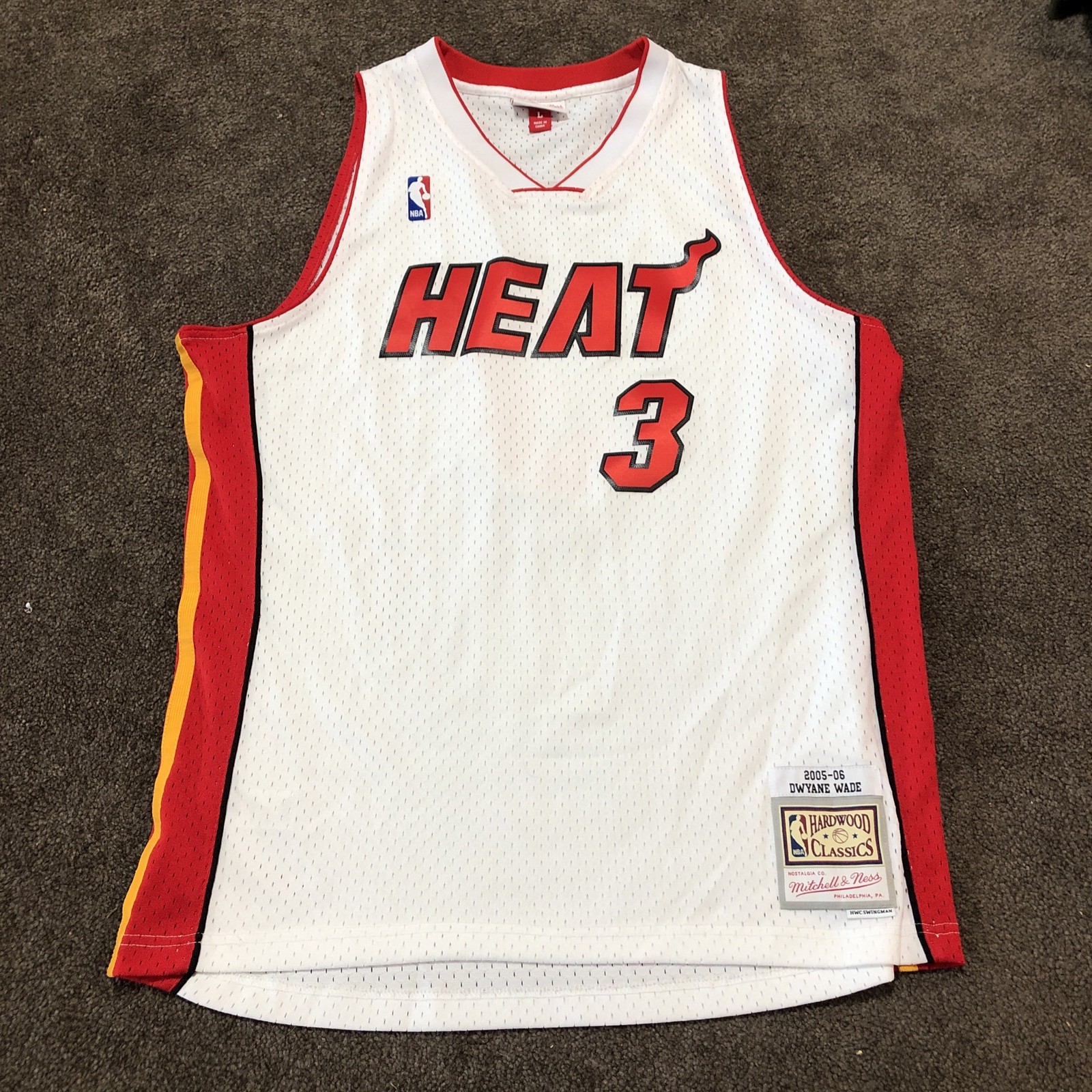 Mens Mitchell & Ness NBA WHITE JERSEY Large HEAT 2005-06 DWYANE WADE Hardwood Cl gallery