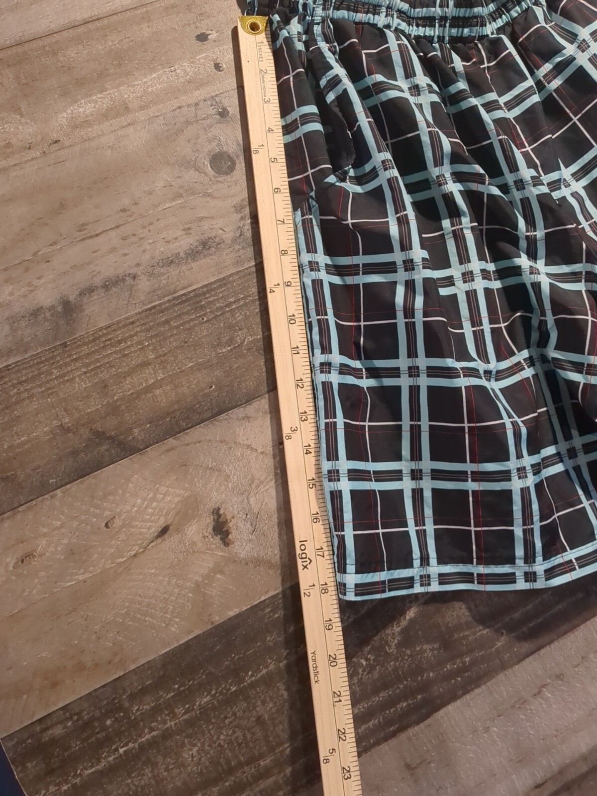 Under Armour Athletic Shorts Mens Size Large Blue And Black Plaid 9" Inseam gallery
