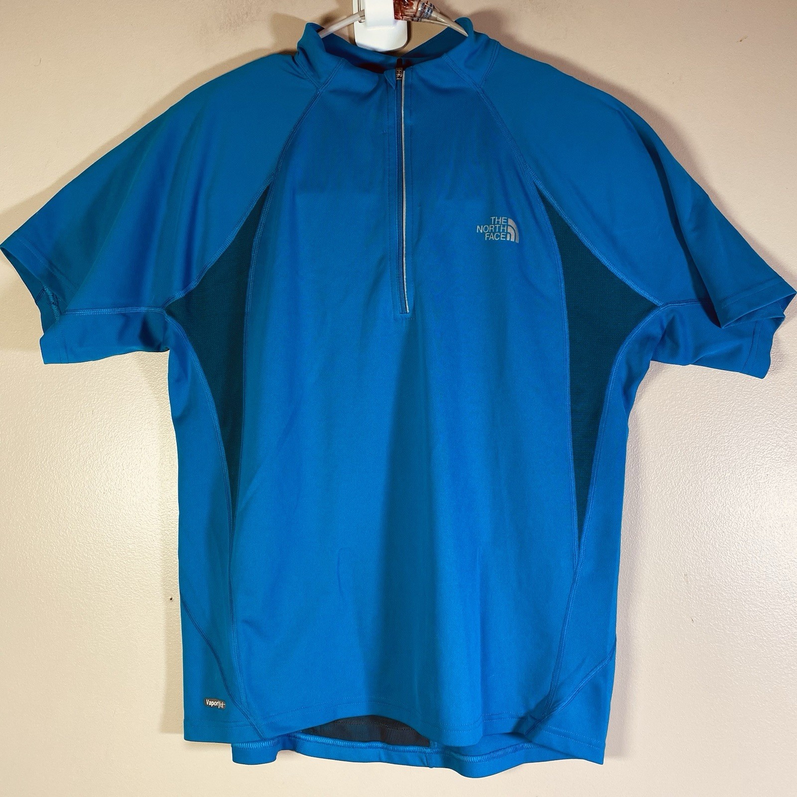 The North Face Vaporwick Flight Series Short Sleeve 1/4 Zip Shirt Men Medium gallery