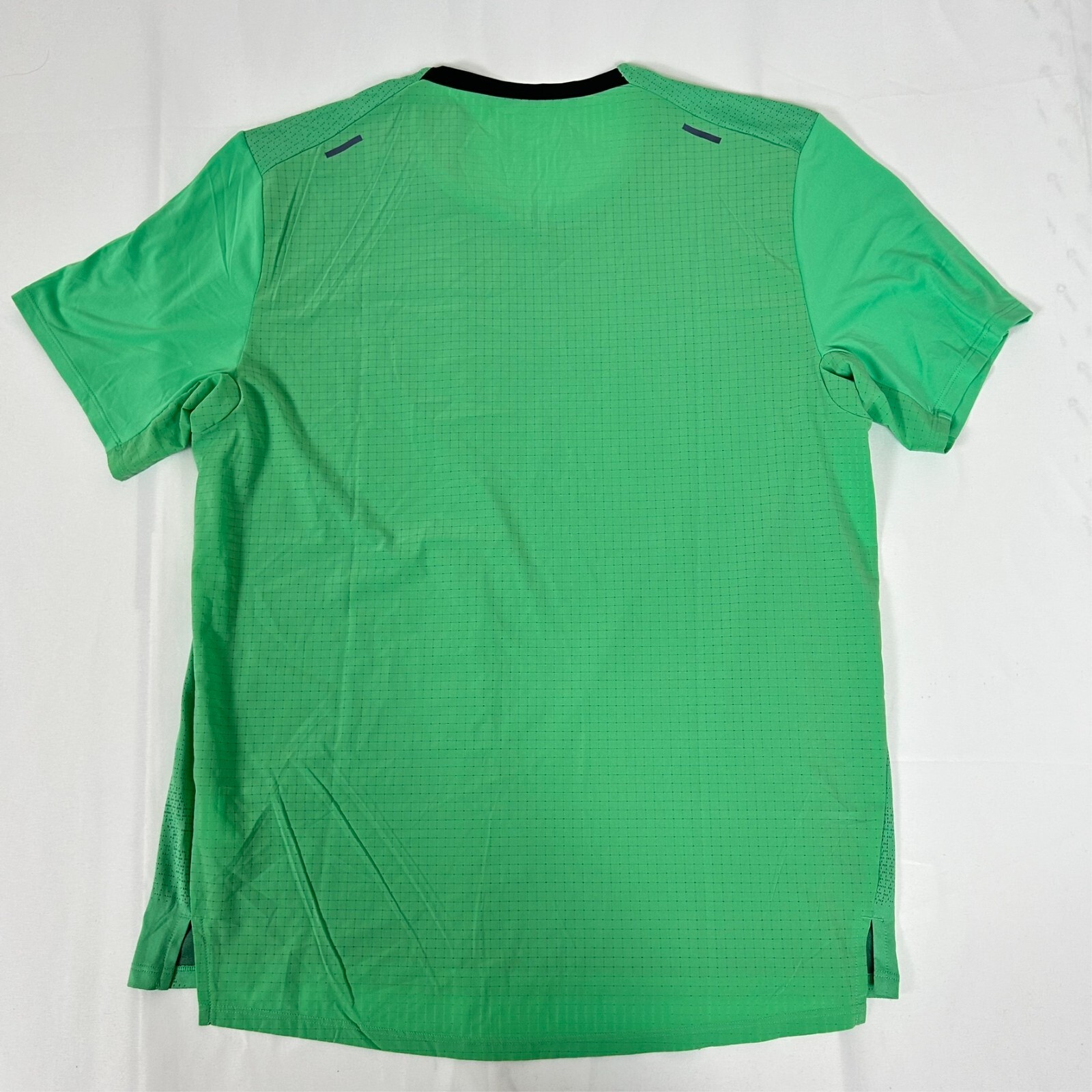 NWT Men's Nike Dri-FIT DM4646-363 Green M Trail Running Gym Training T-shirt B61 gallery
