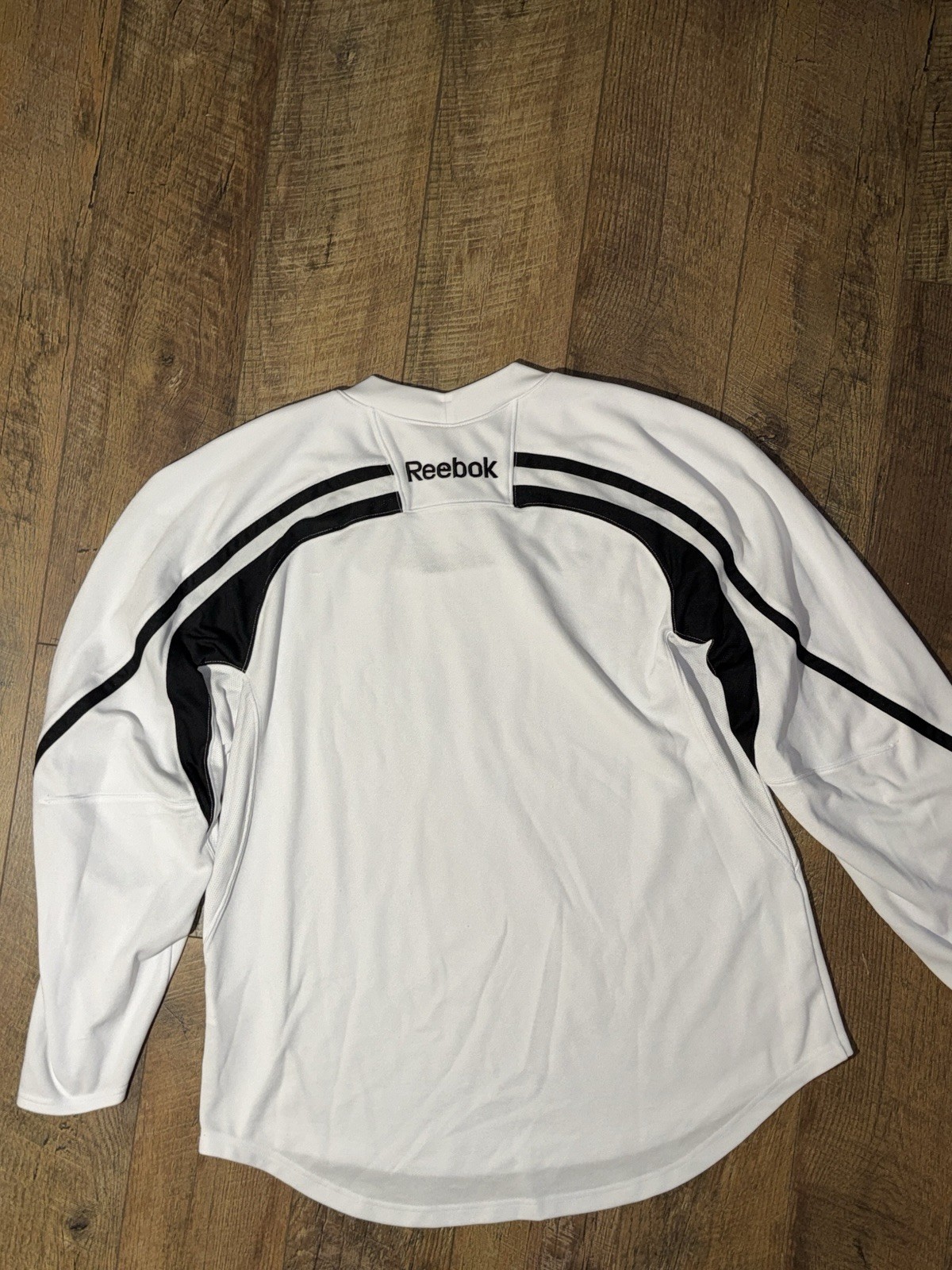 Reebok Men's White Black Colorblock Long Sleeve Crew Neck Logo T-Shirt gallery