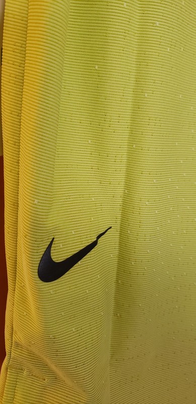 NIKE TECH PACK MEN SIZE M RUNNING SHORT SLEEVE TOP BRIGHT CACTUS CJ5731-308 gallery