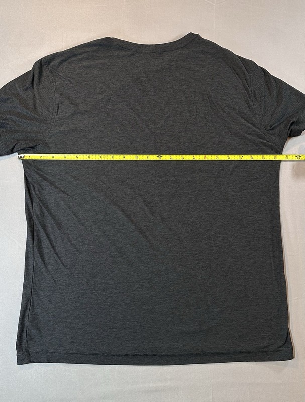 Vuori Strato Tech T-Shirt Mens L Charcoal Heather Performance Crew Neck V126 gallery