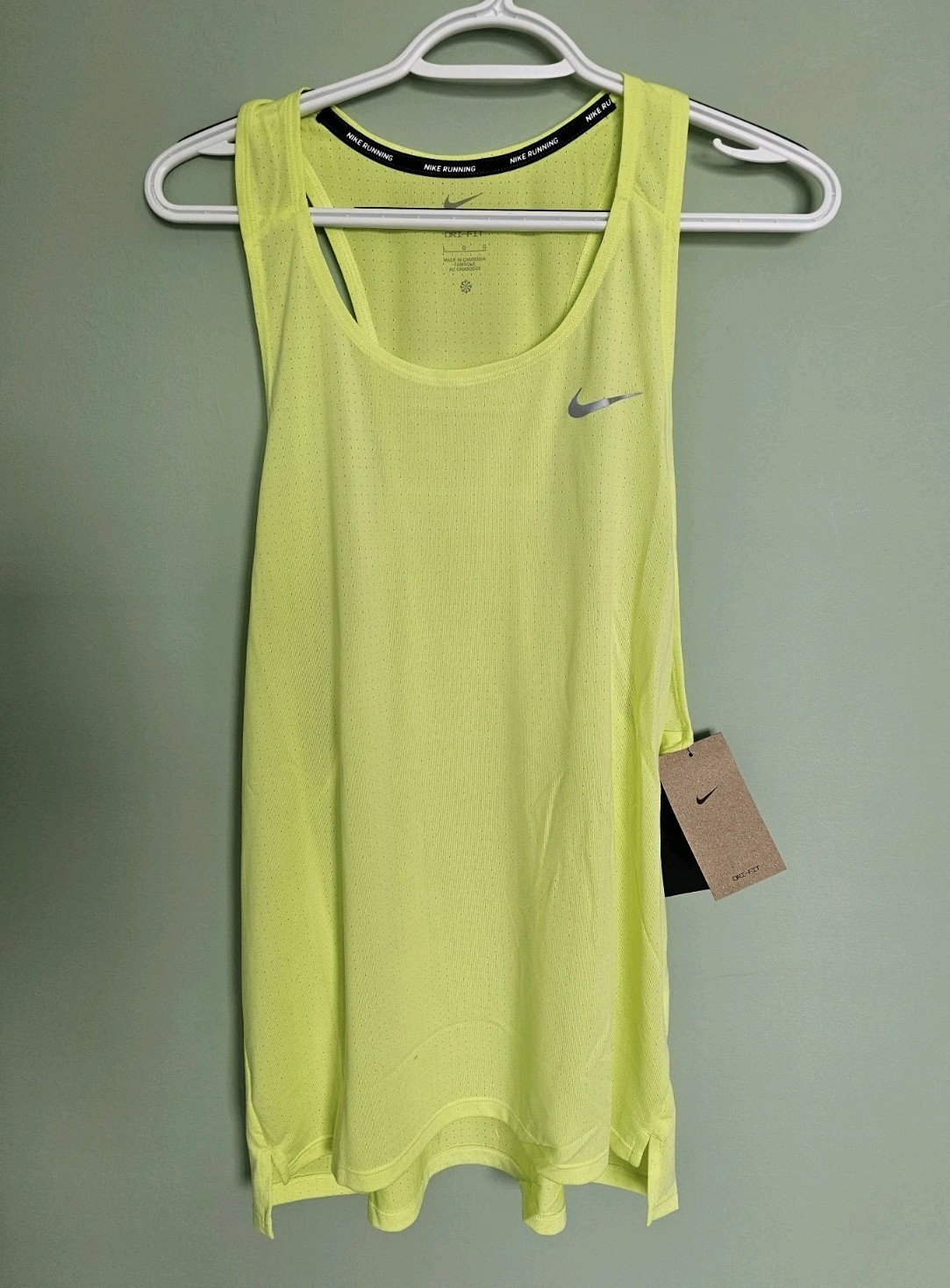 Nike Fast Dri-FIT Lemon Twist Men's Singlet Tank Tanktop Sz Medium (FN4229-736) gallery