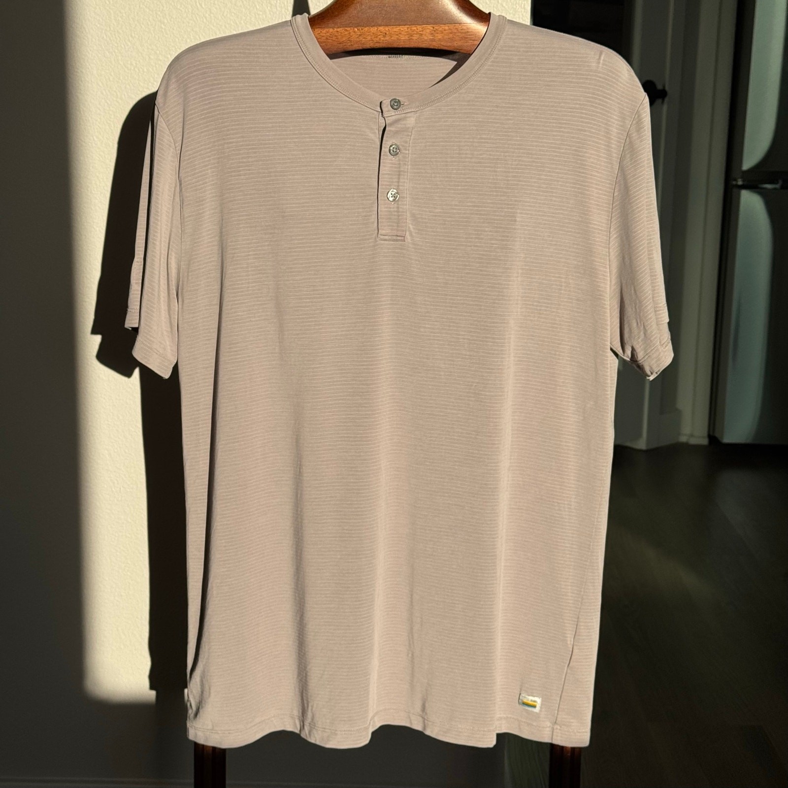 Vuori Men’s L Strato Tech Henley T-Shirt Gray Heather V199 Short Sleeve Soft Tee gallery