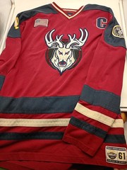 Cabela’s Wild Bucks Hockey Jersey Sz 2XL Maroon Deer Buck 61 Outfitter Outdoors