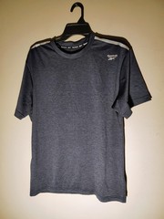 Reebok Men’s Dark Blue Short Sleeve Activewear T-Shirt Size M 100% Polyester