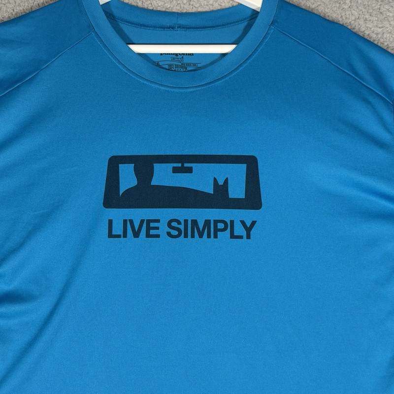 Patagonia Capilene Blue Long Sleeve Shirt Size XL Dog Man Truck Car Driving gallery