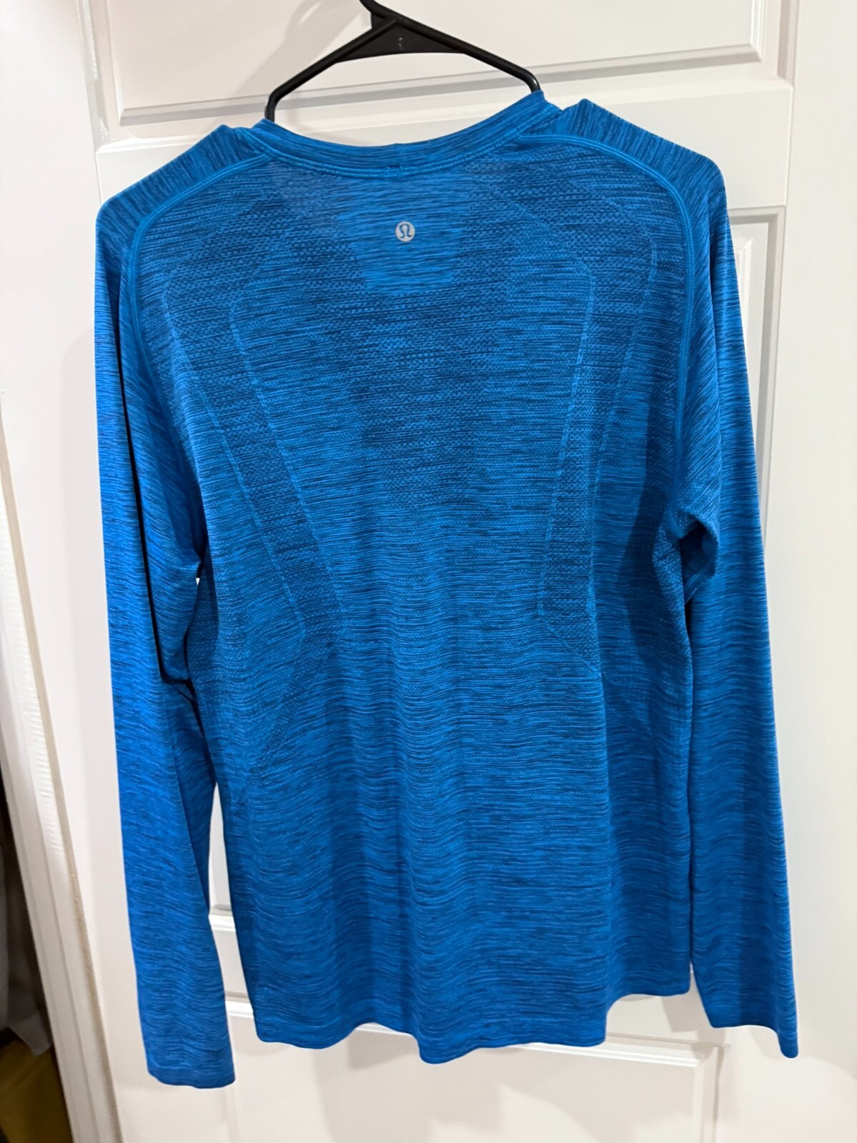 Lululemon Men's Long Sleeve Shirt Size Medium Turquoise and Black gallery