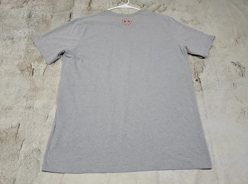 Mens Large Loose Fit Under Armour Heatgear Gray USA Flag Athletic T Shirt gallery