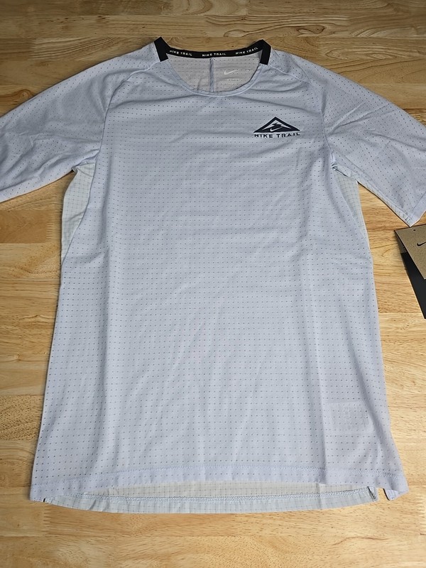 NIKE TRAIL RISE SOLAR CHASE Tee DRI FIT RUNNING TOP Small Tall DV9305-085 Gray gallery