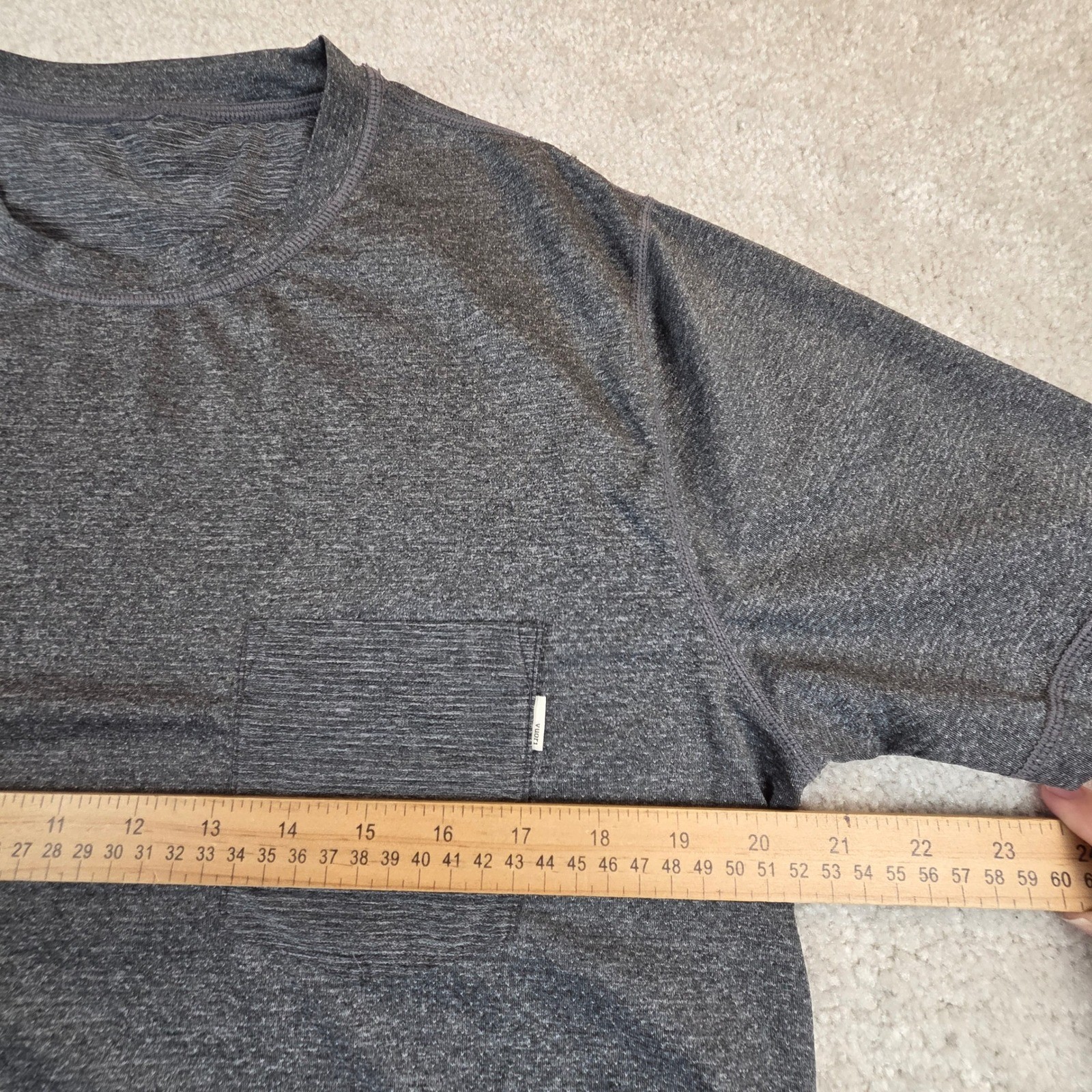 Vuori Tradewind Performance Tee Mens M Gray Lightweight Stretch gallery