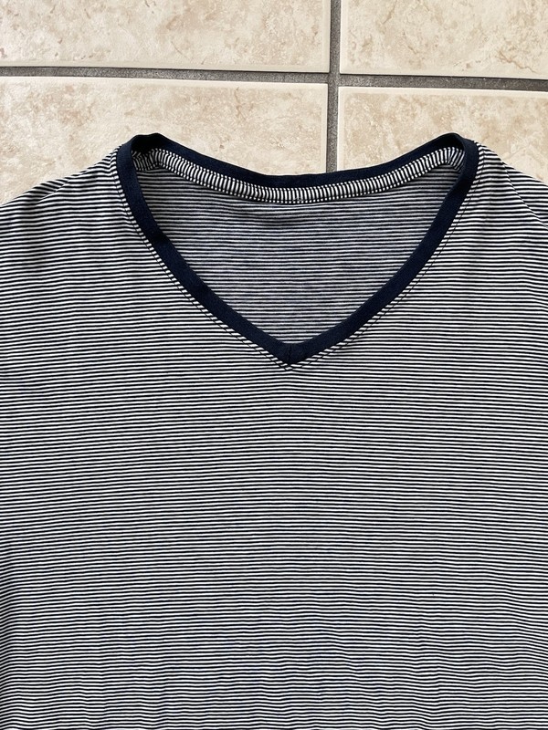 Lululemon Basic V-Neck Men’s Short Sleeve Dark Medium Stripe Classic Run T-Shirt gallery