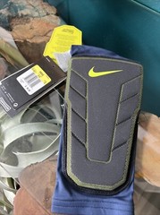 New Size Small NIKE Men’s PRO COMBAT Hyperstrong Compression Shin Sleeve 613977