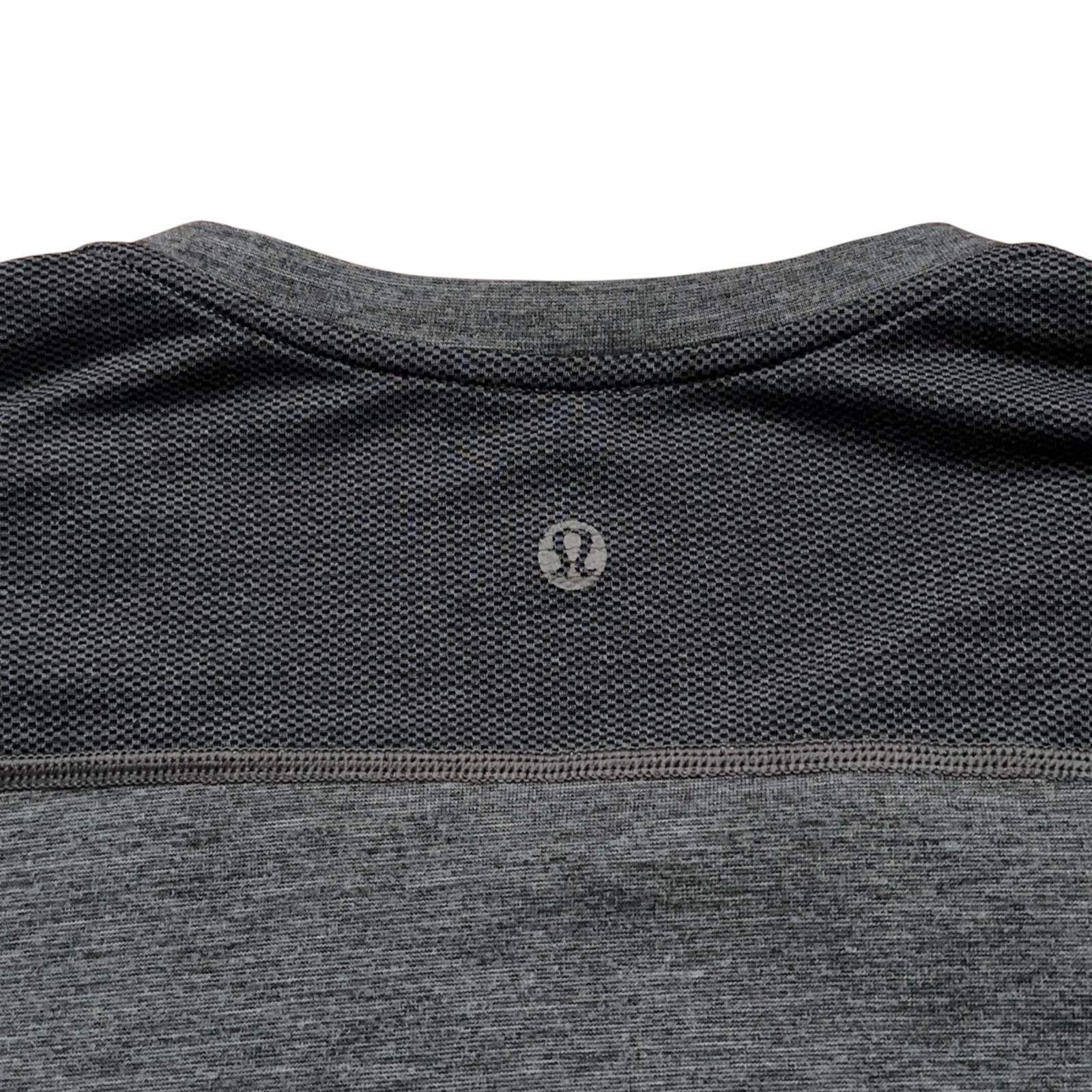Lululemon T-Shirt Mens Size M Short Sleeve Crewneck Performance Stretch Gray gallery