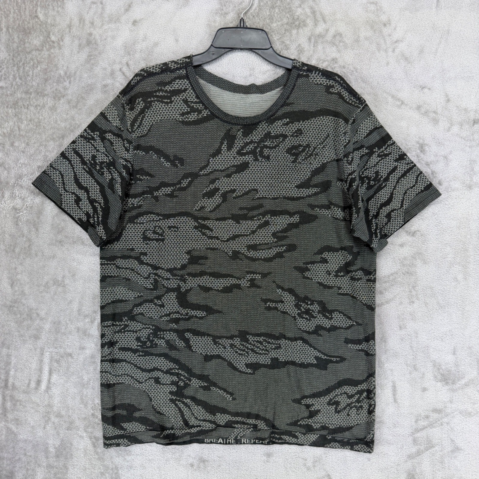 Lululemon Metal Vent Tech Miami Tiger Stripe Camo T-Shirt Mens XXL Green Black gallery