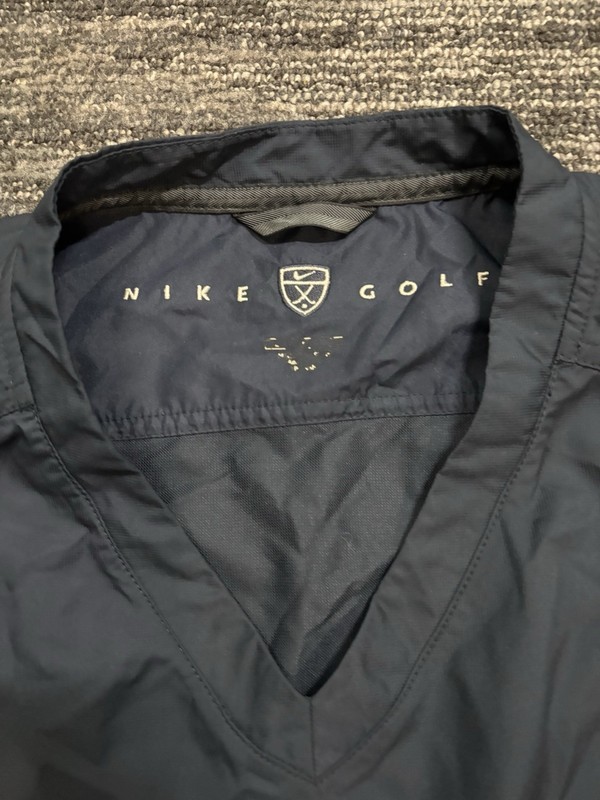 Nike’s Golf Long Sleve Windbraker V Neck Size L gallery