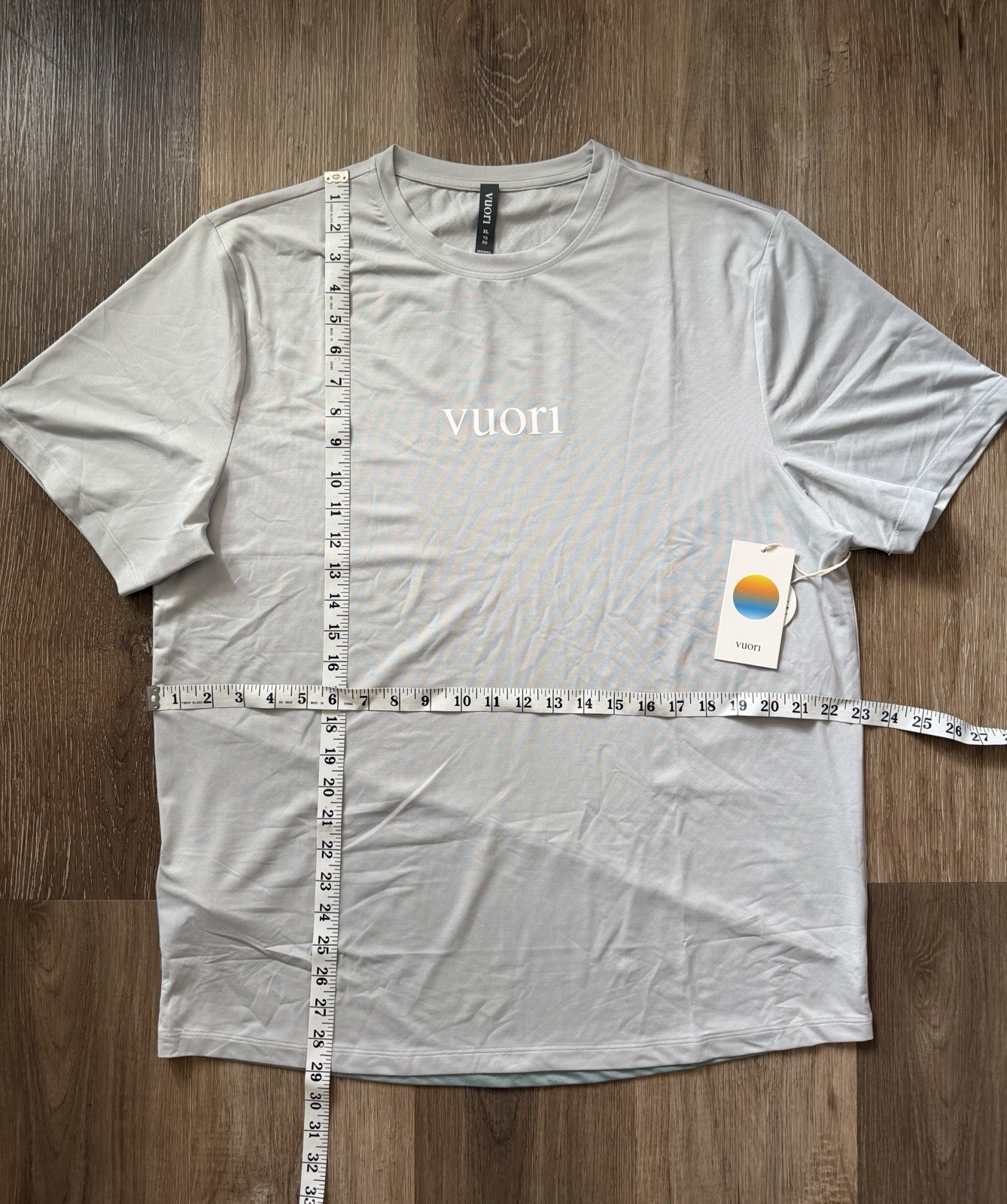 Vuori Short Sleeve Viewpoint Performance Tee 2.0 Sky Grey Sz XL V1113-P NWT gallery