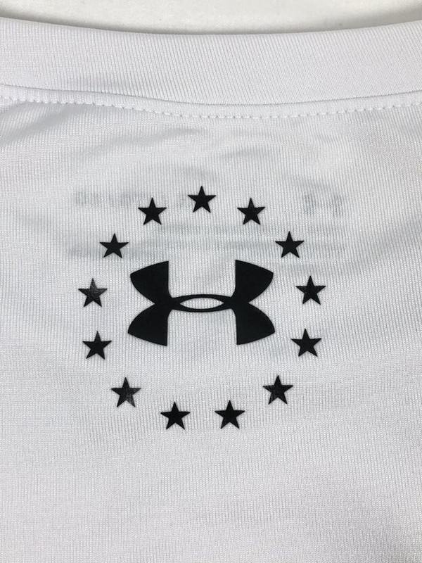 Under Armour T-Shirt Sz YXL Black Loose Heat Gear Athletic US Flag Short Sleeve gallery