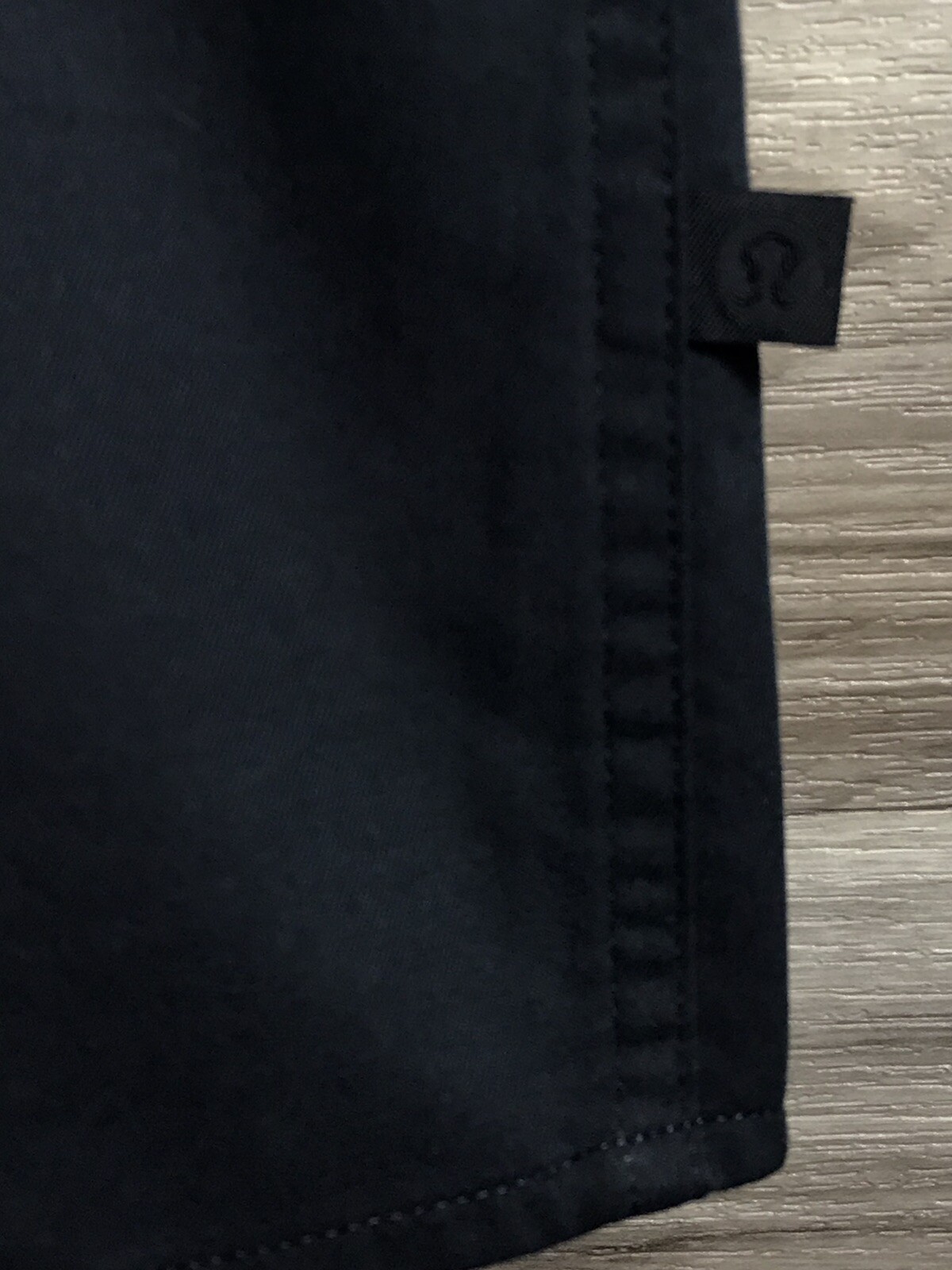 Lululemon Men’s Pocket Protector Buttondown Long Sleeve Size L Black BLK 51491 gallery