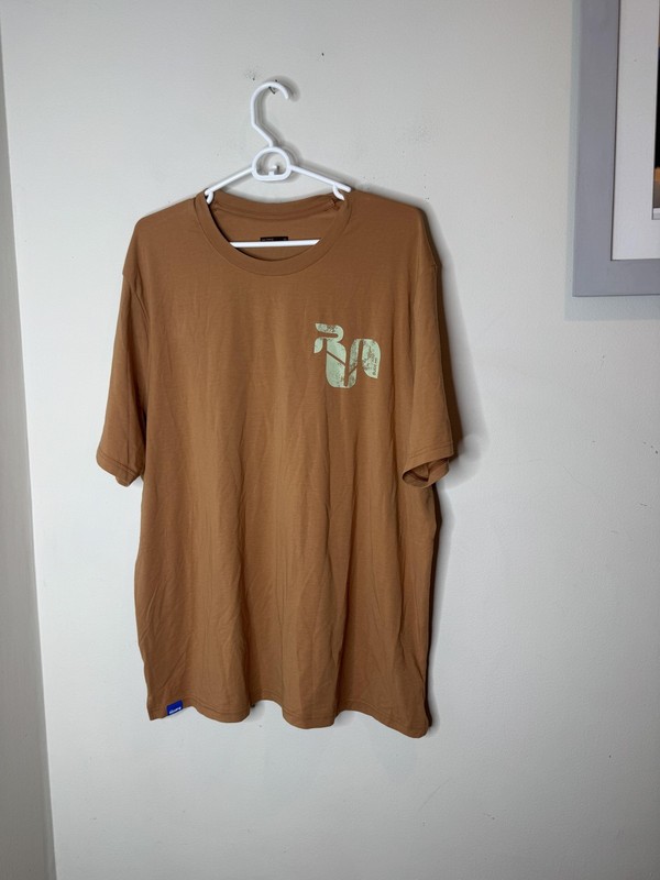 Janji Shirt Mens XL Brown Circa Daily Tee Graphic Running Athletic Top gallery