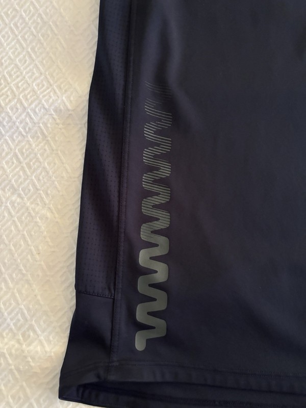 Reebok Dry Fit Play Dry Navy Shirt L Reflective Zip Pocket Moisture Wick Run Jog gallery
