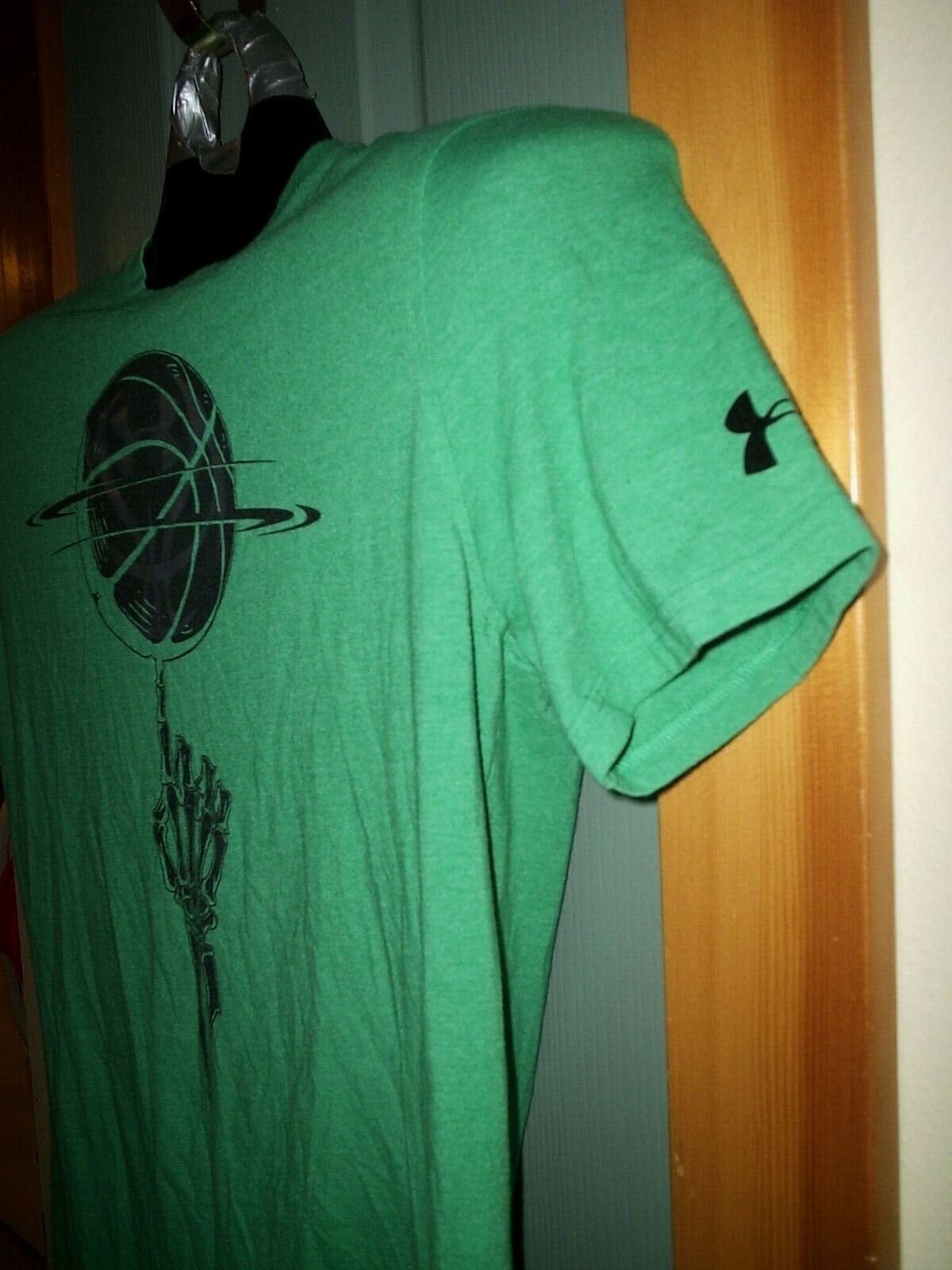 UNDER ARMOUR SHIRT LOOSE FIT BONES BALLER SIZE SM INCREDIBLE! HEAT GEAR UNIQUE! gallery