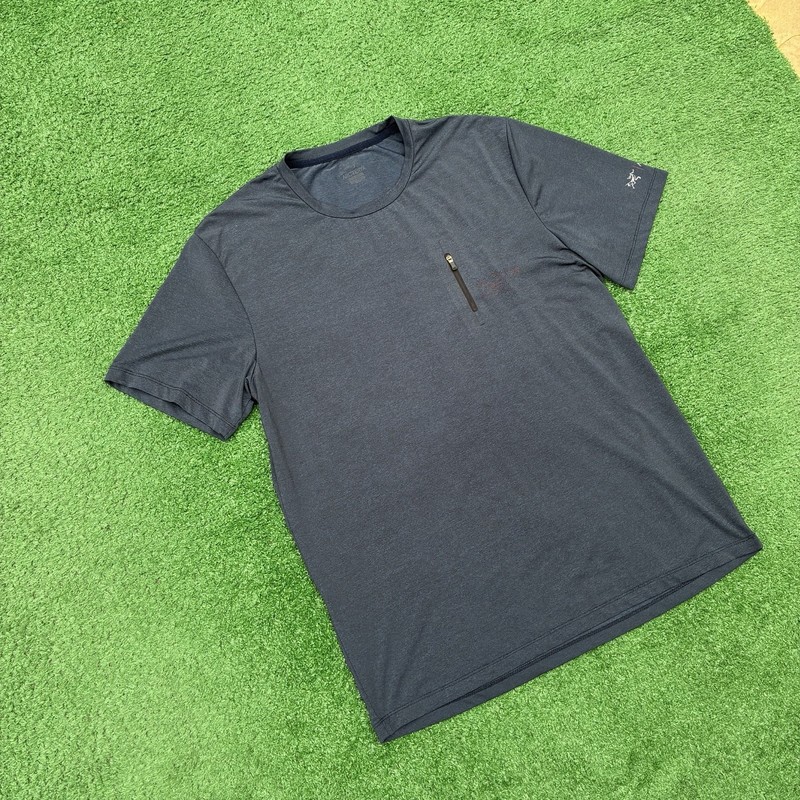 Arc'teryx Men’s Zip Pocket Athletic Performance Breathable Logo T Shirt Sz L gallery