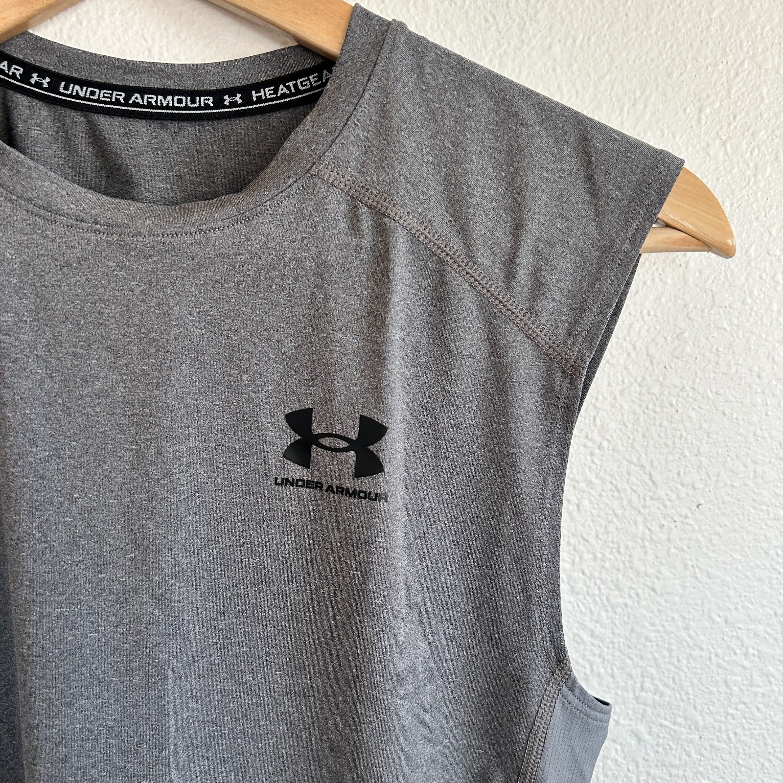Under Armour Sleeveless Compression Shirt Mens M Gray HeatGear Tank Athletic gallery