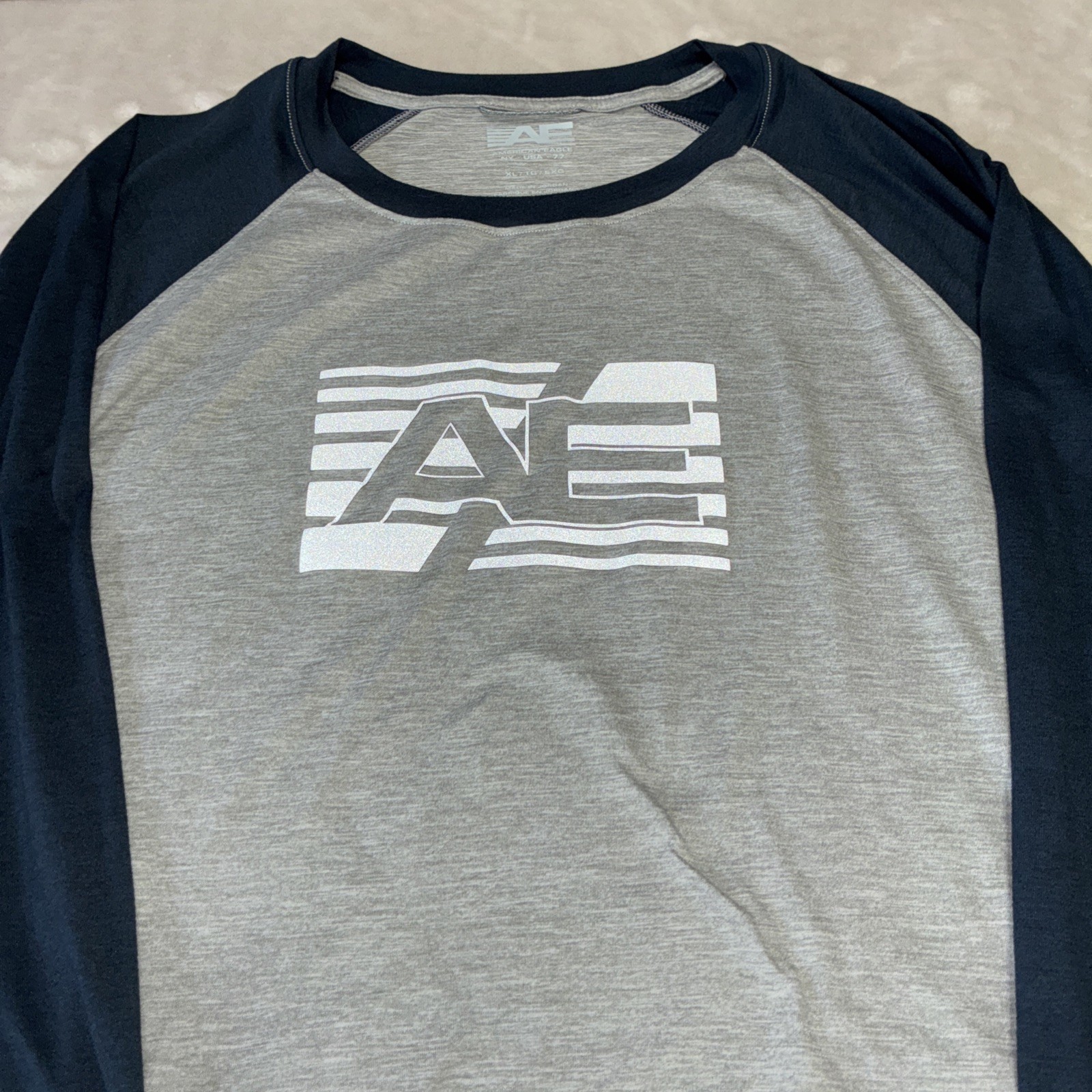 American Eagle Men's Long Sleeve Reflective Active Graphic T Sz XL Gray W/ Blue gallery