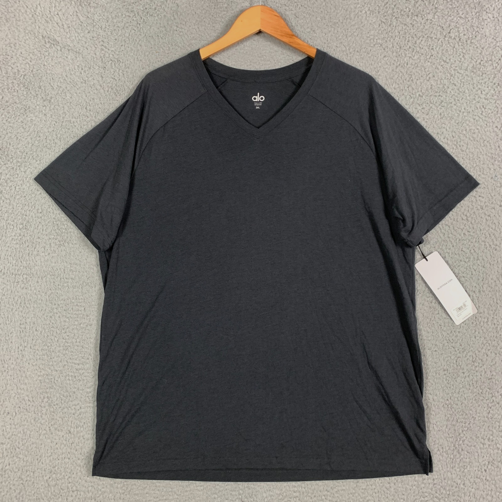 Alo Triumph T-Shirt Men's 2XL XXL Dark Gray Raglan V-Neck Triblend Gym NWT $58 gallery
