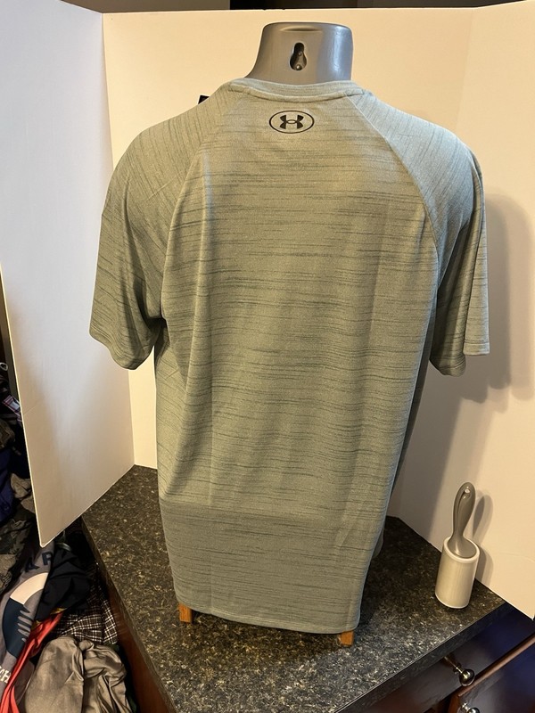 Under Armour T-Shirt Men's Sage Green Striped - Polyester - Large - NWT gallery