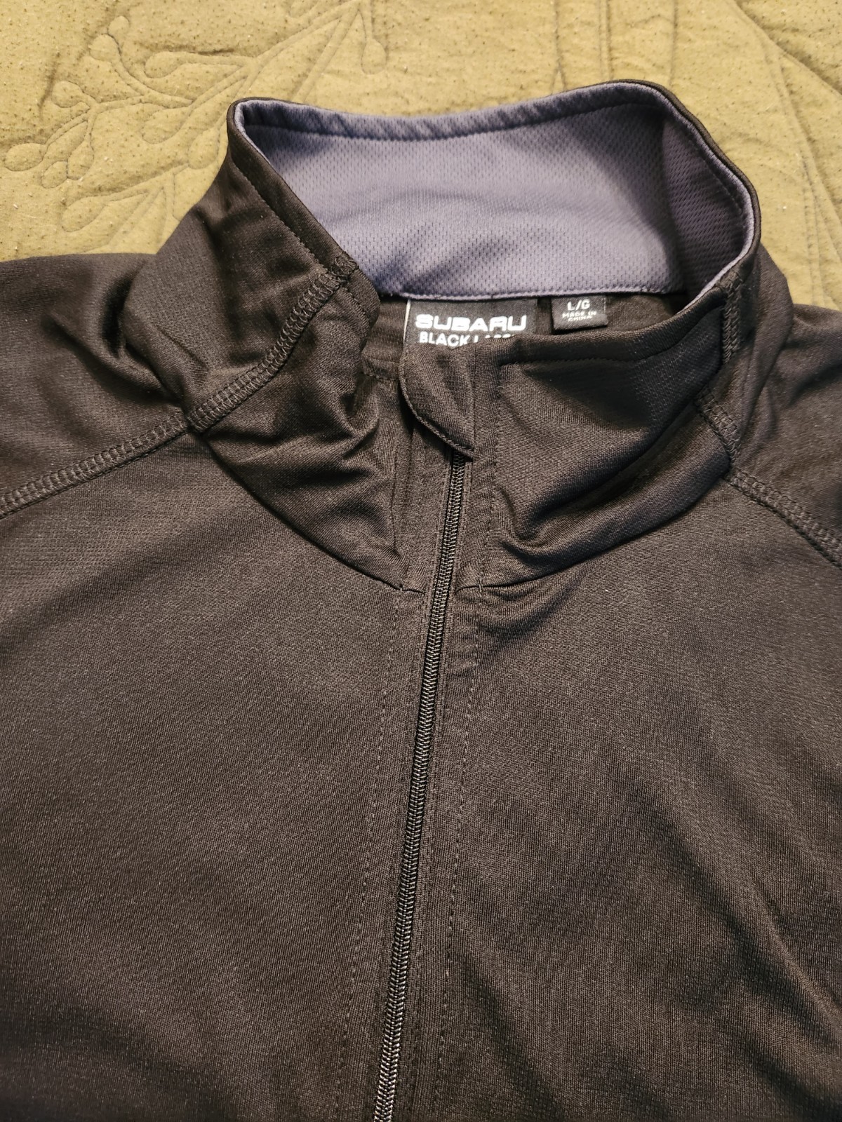 Subaru long sleeve Black label 1/4 Zip Pullover Men's Size Large gallery