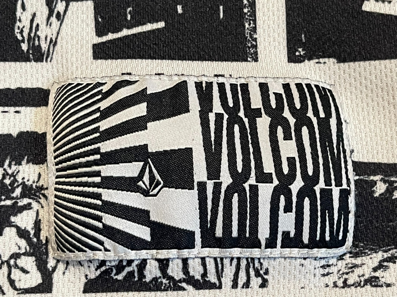 Vintage Volcom Graphic Tank Top Measures Medium Aqua Black White Ombre gallery