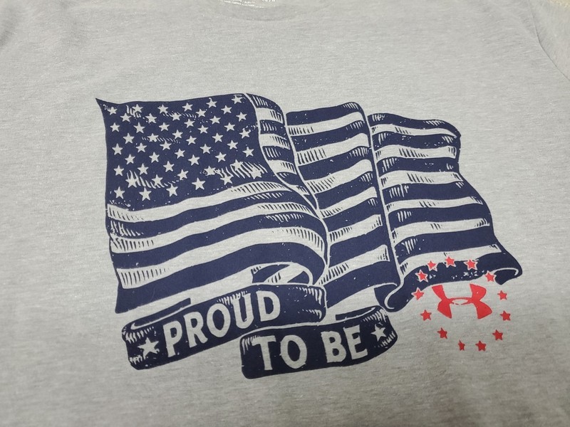 Mens Large Loose Fit Under Armour Heatgear Gray USA Flag Athletic T Shirt gallery