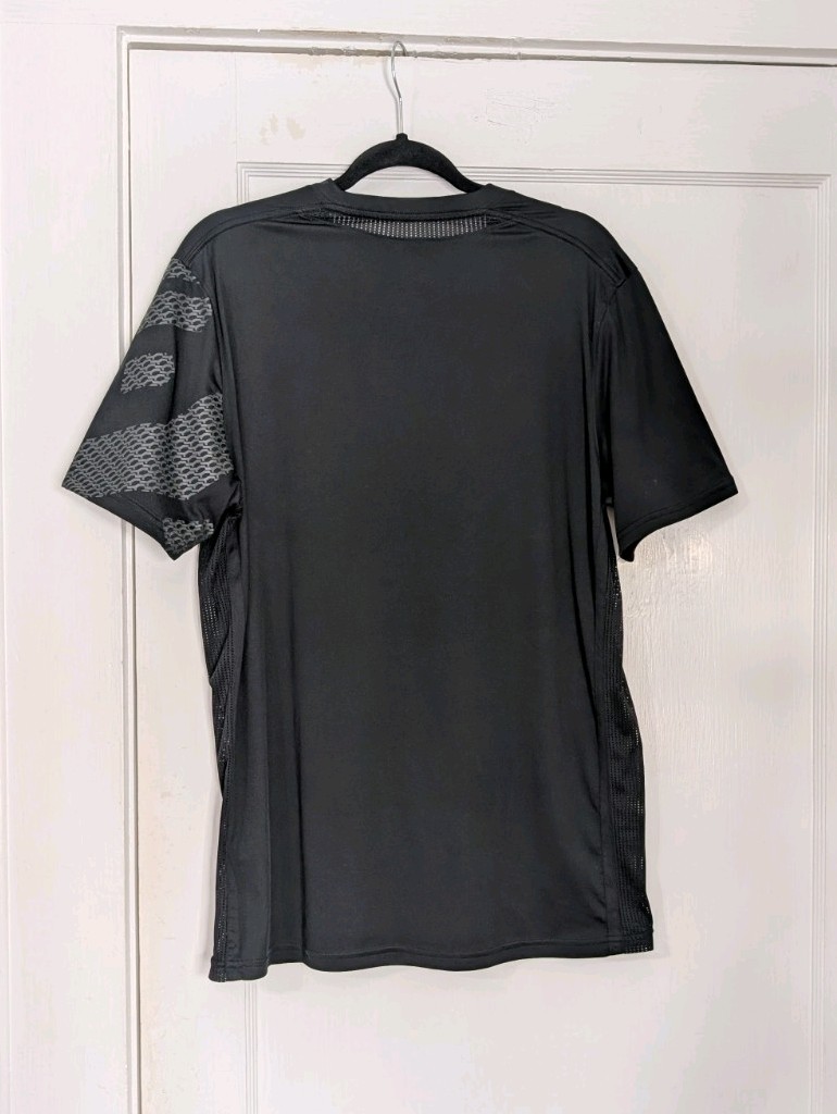 Nike Dri-FIT Football Shield Training T-Shirt Men’s L Large Black Volt Mesh Side gallery