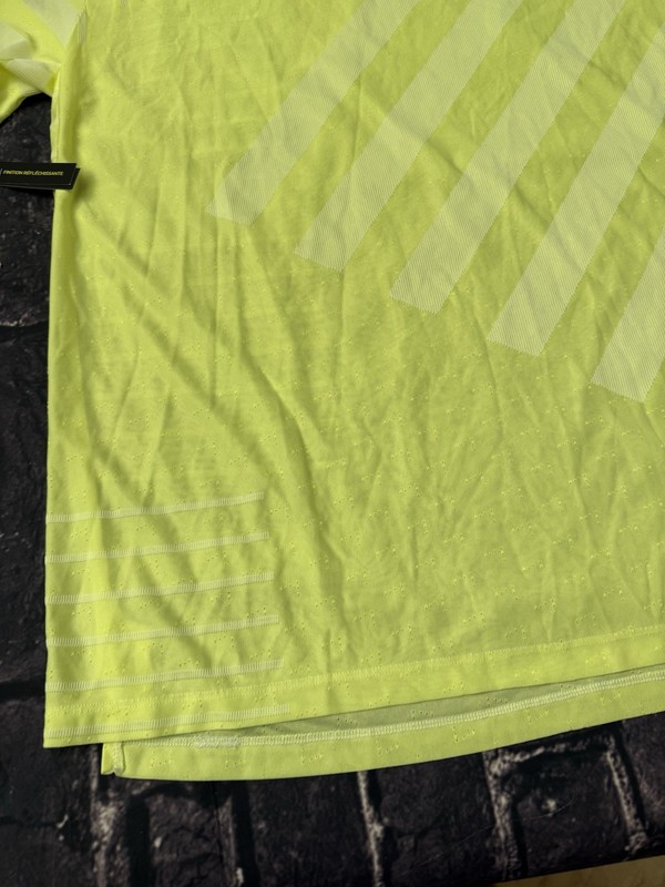 Nike Tech BV4687 Mens Slim Fit Running Reflective Large T Shirt Volt Green NEW gallery