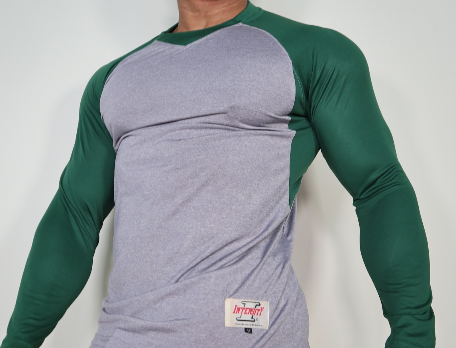 MEN'S GRAY/GREEN RAGLAN SHIRT SIZE M gallery