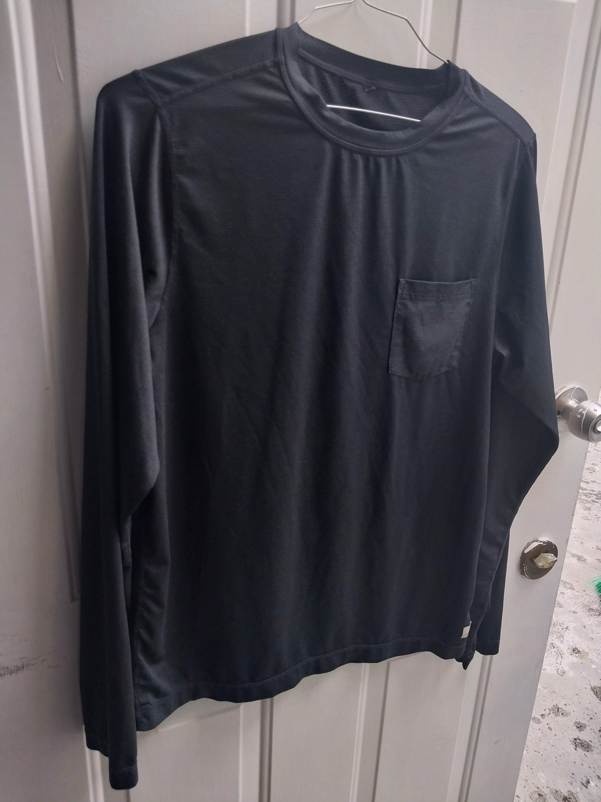 Vuori Long Sleeve Current Tech Tee in Men’s Black Size Medium gallery